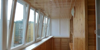 Балкон утепление, установлено тёплое остекление, сушилка и встроен шкаф.